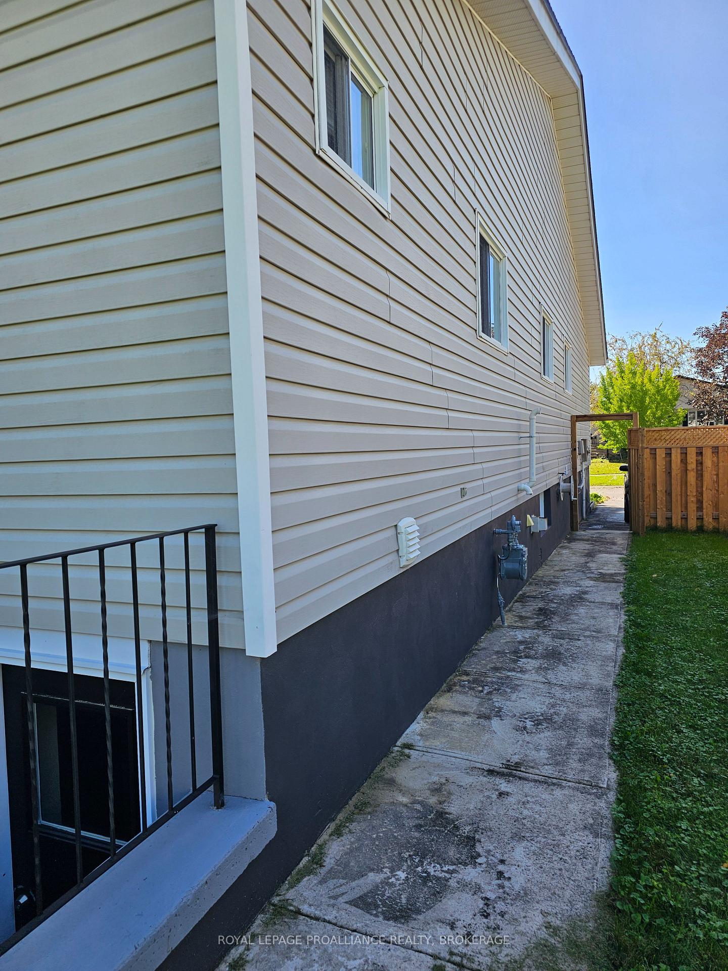 Photo 74 of 915 Warburton Crescent, Kingston, East Gardiners Rd — HOMEH