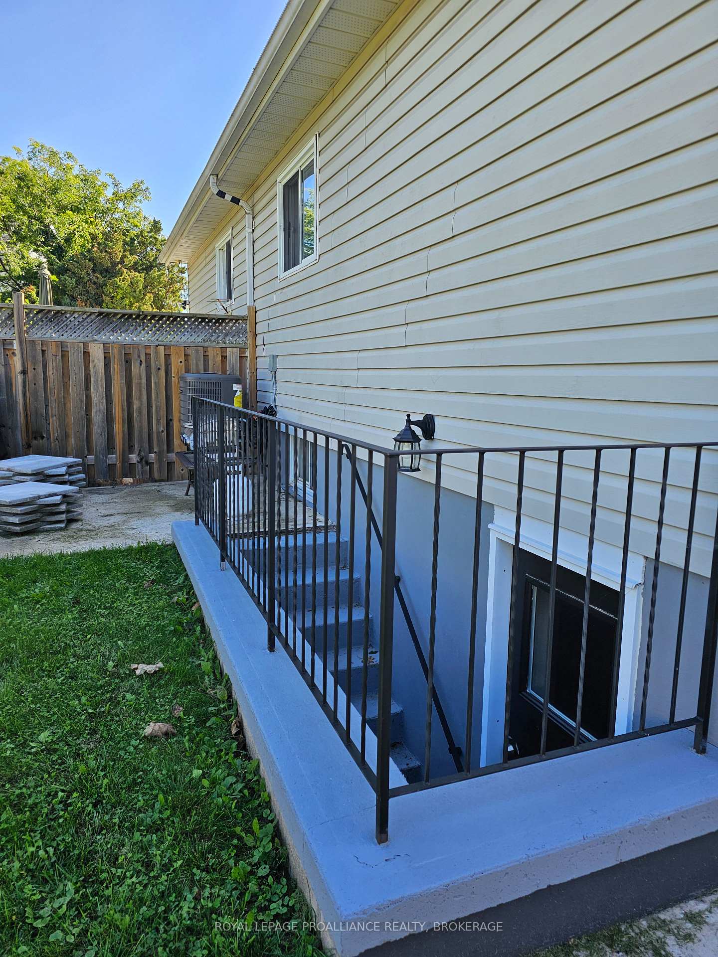 Photo 75 of 915 Warburton Crescent, Kingston, East Gardiners Rd — HOMEH