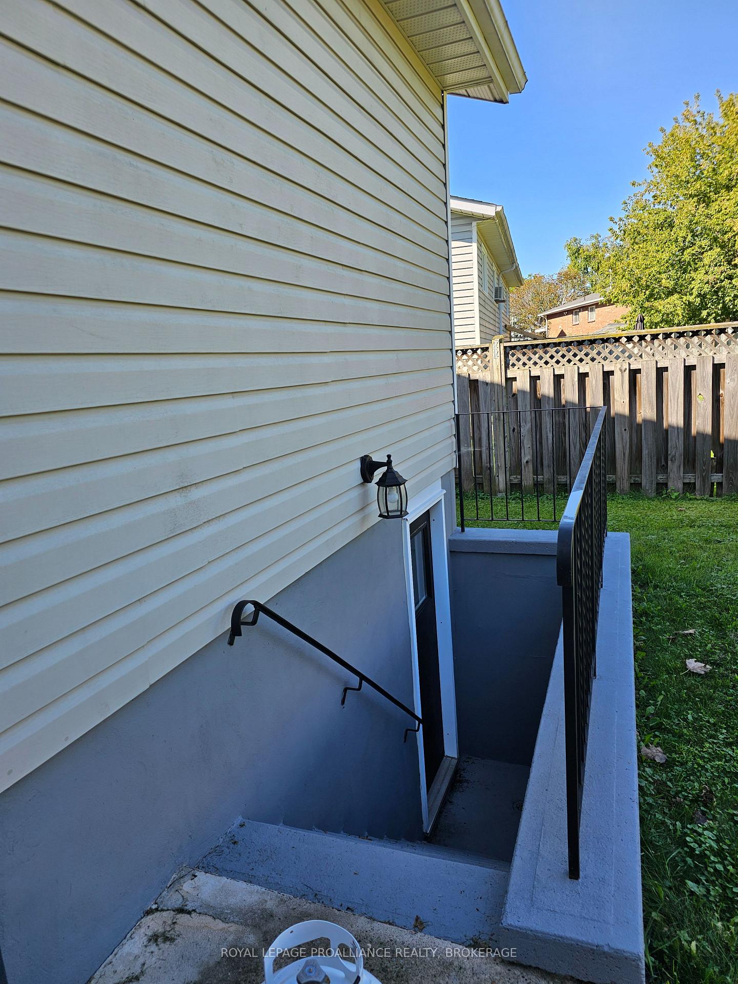 Photo 76 of 915 Warburton Crescent, Kingston, East Gardiners Rd — HOMEH