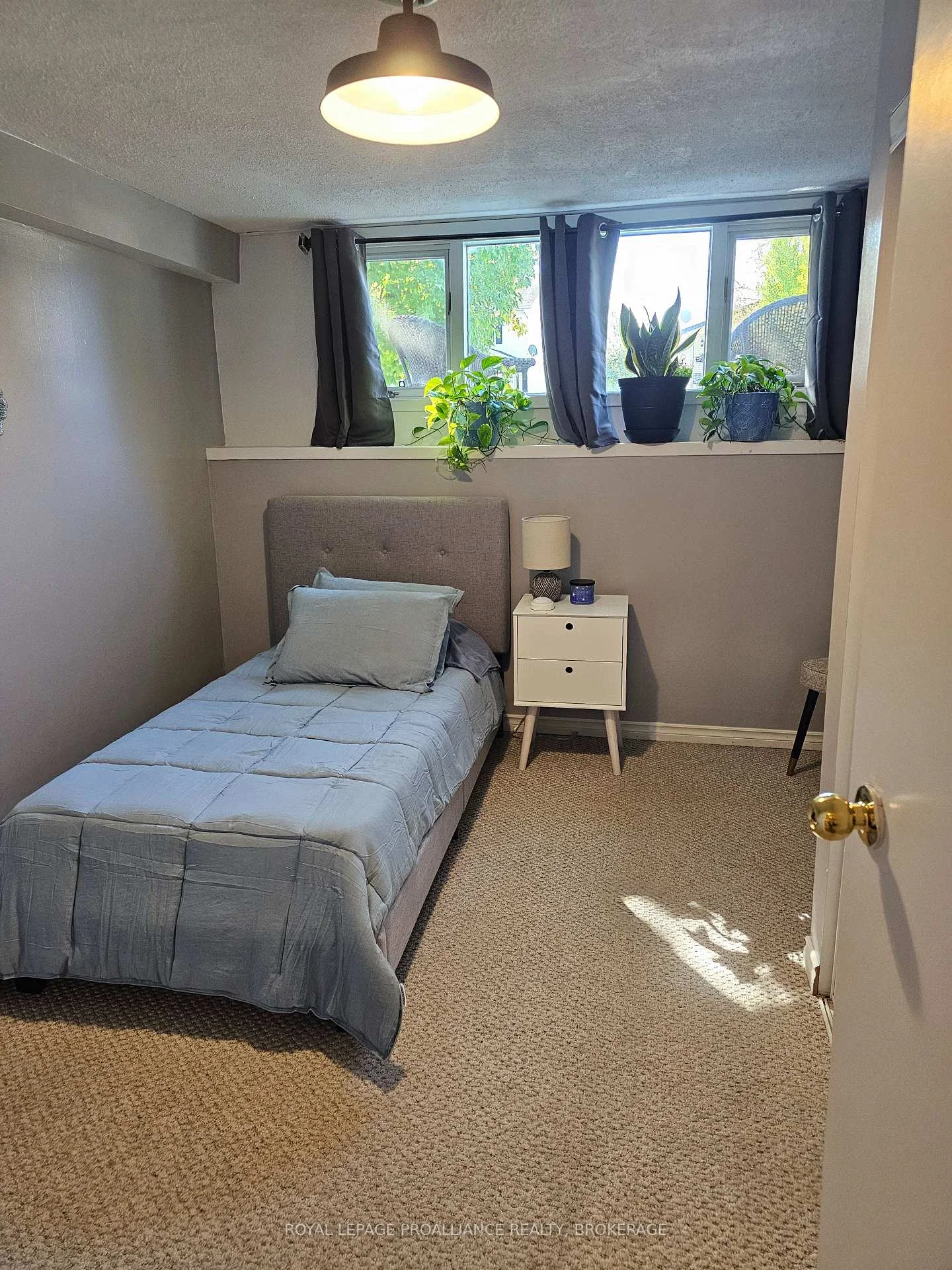 Photo 60 of 915 Warburton Crescent, Kingston, East Gardiners Rd — HOMEH
