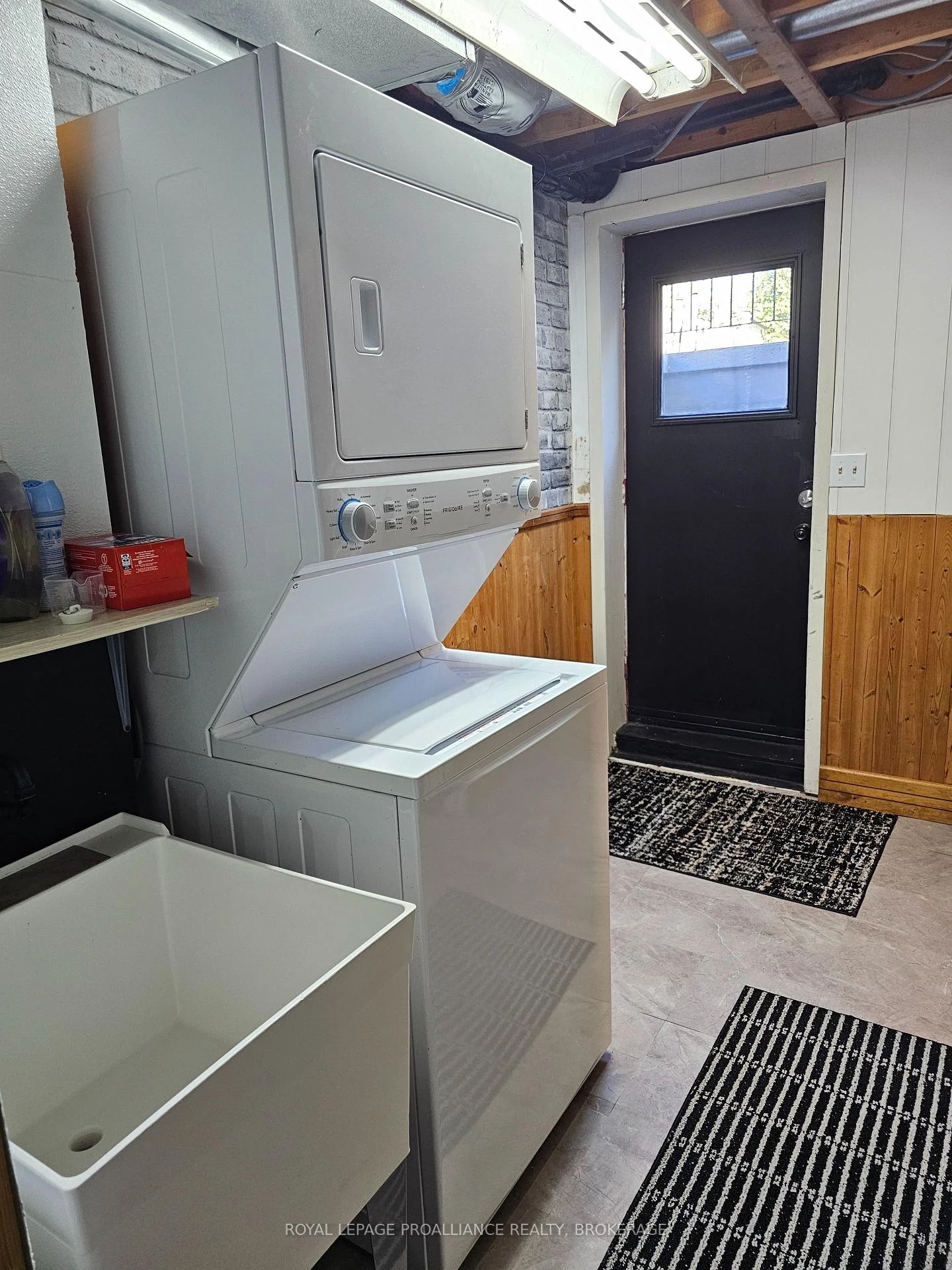 Photo 64 of 915 Warburton Crescent, Kingston, East Gardiners Rd — HOMEH