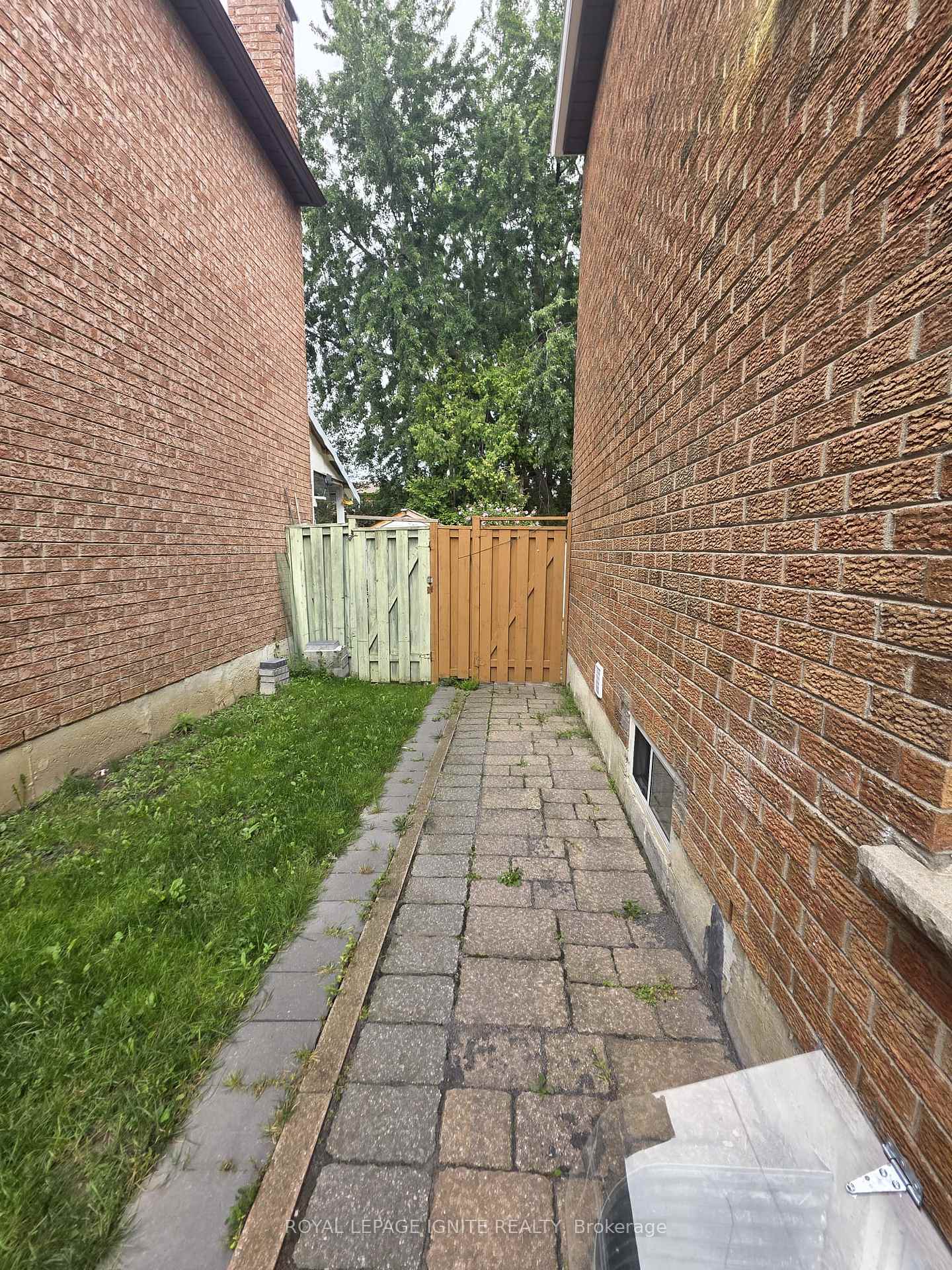 Photo 3 of Unit Bsmt, 66 Ashmore Crescent, Markham, Milliken Mills East — HOMEH