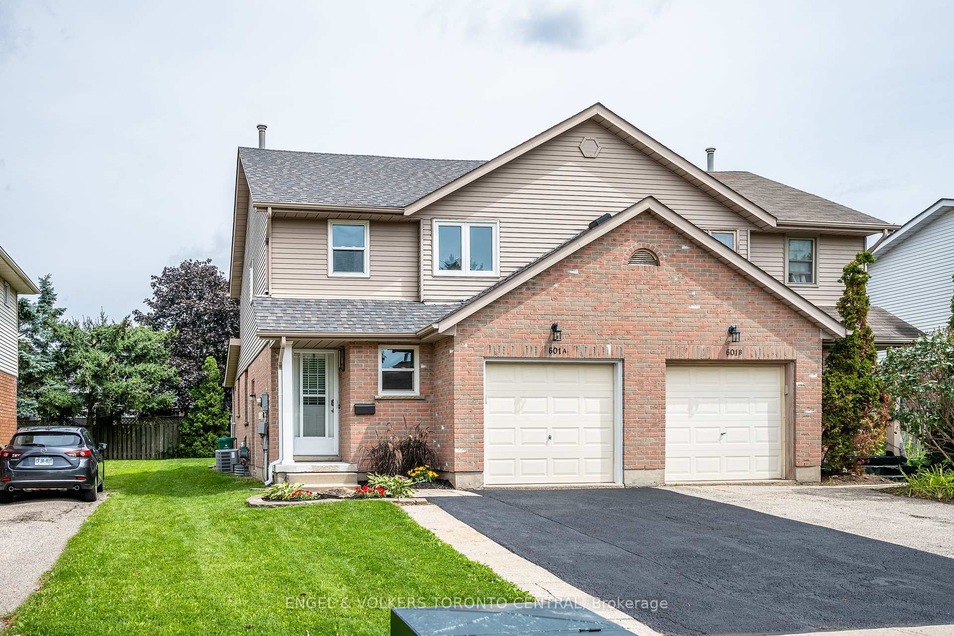 Photo of 601 Pinerow Crescent
