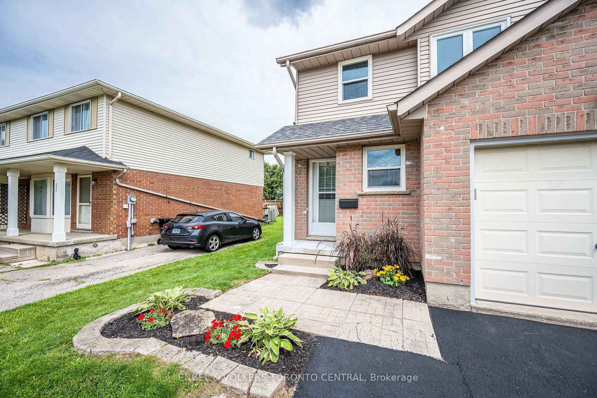 Photo 2 of 601 Pinerow Crescent, Waterloo, Westvale — HOMEH