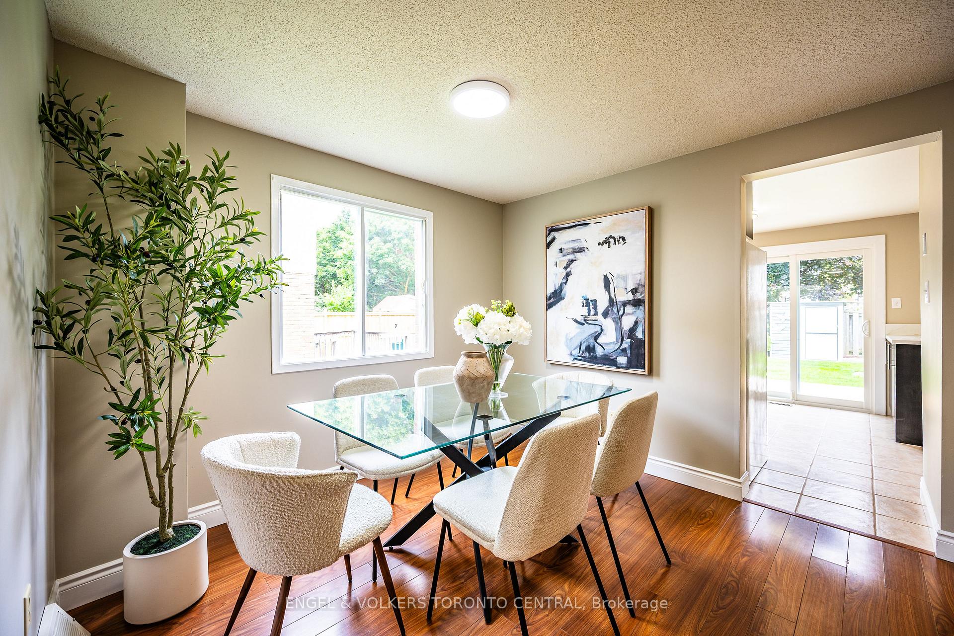 Photo 6 of 601 Pinerow Crescent, Waterloo, Westvale — HOMEH
