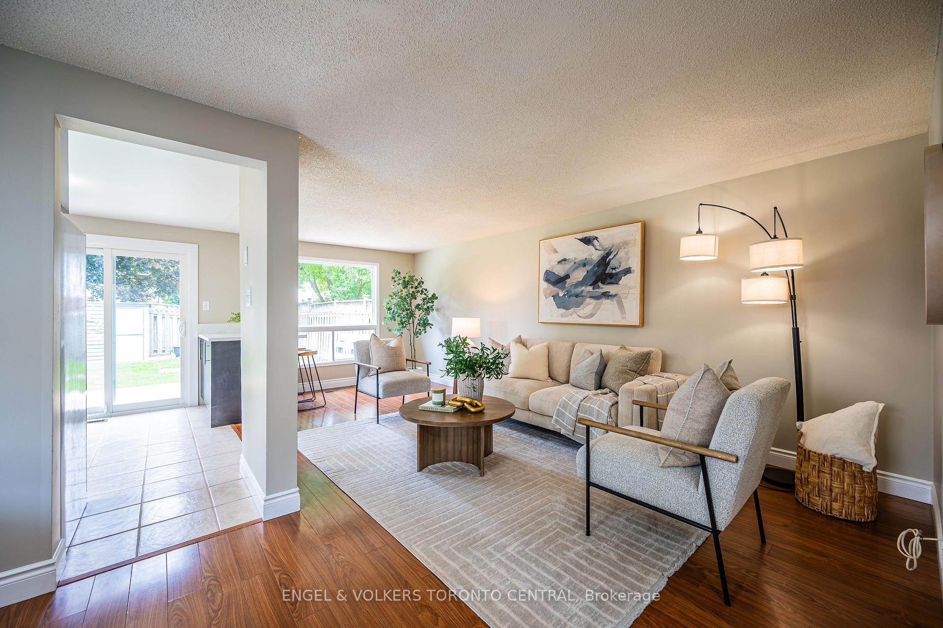 Photo 8 of 601 Pinerow Crescent, Waterloo, Westvale — HOMEH