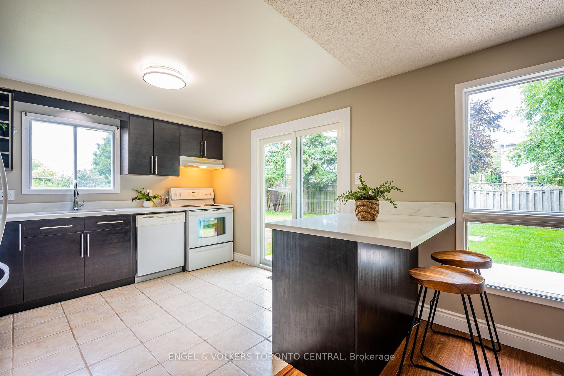 Photo 11 of 601 Pinerow Crescent, Waterloo, Westvale — HOMEH
