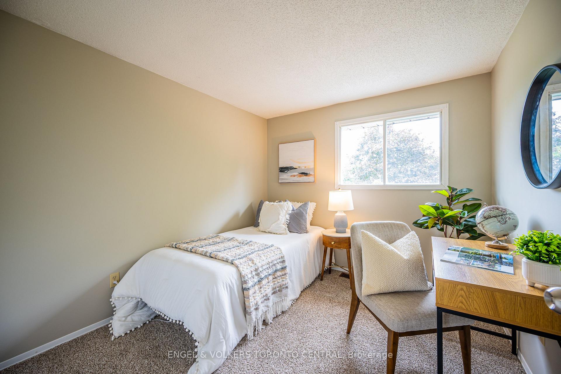 Photo 14 of 601 Pinerow Crescent, Waterloo, Westvale — HOMEH