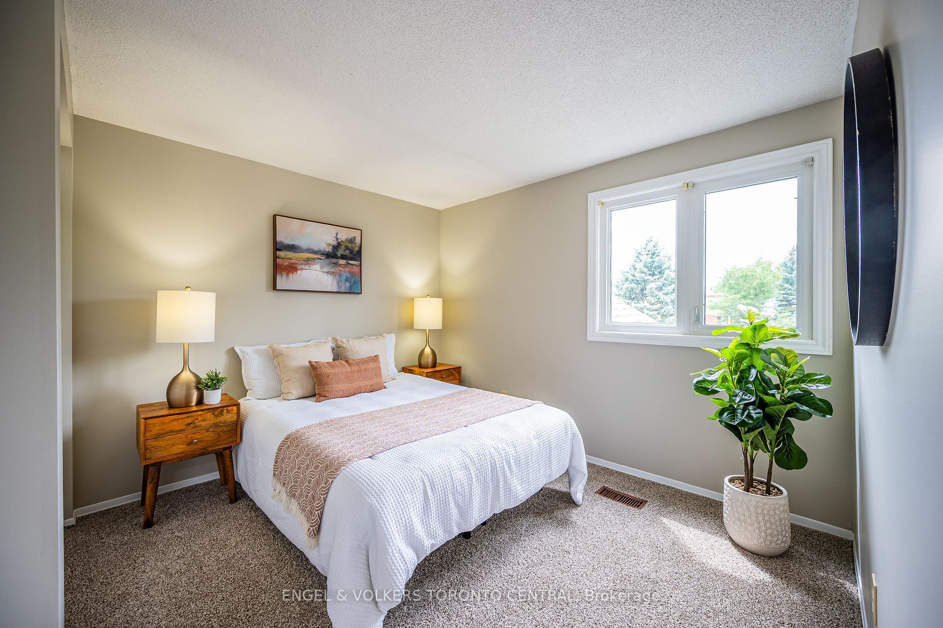 Photo 16 of 601 Pinerow Crescent, Waterloo, Westvale — HOMEH