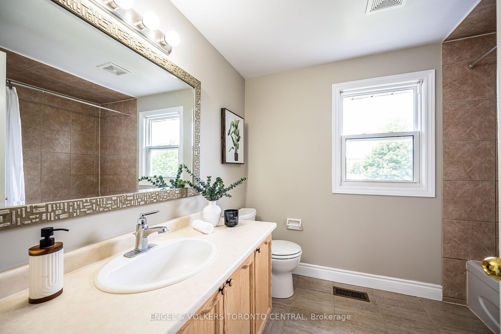 Photo 17 of 601 Pinerow Crescent, Waterloo, Westvale — HOMEH