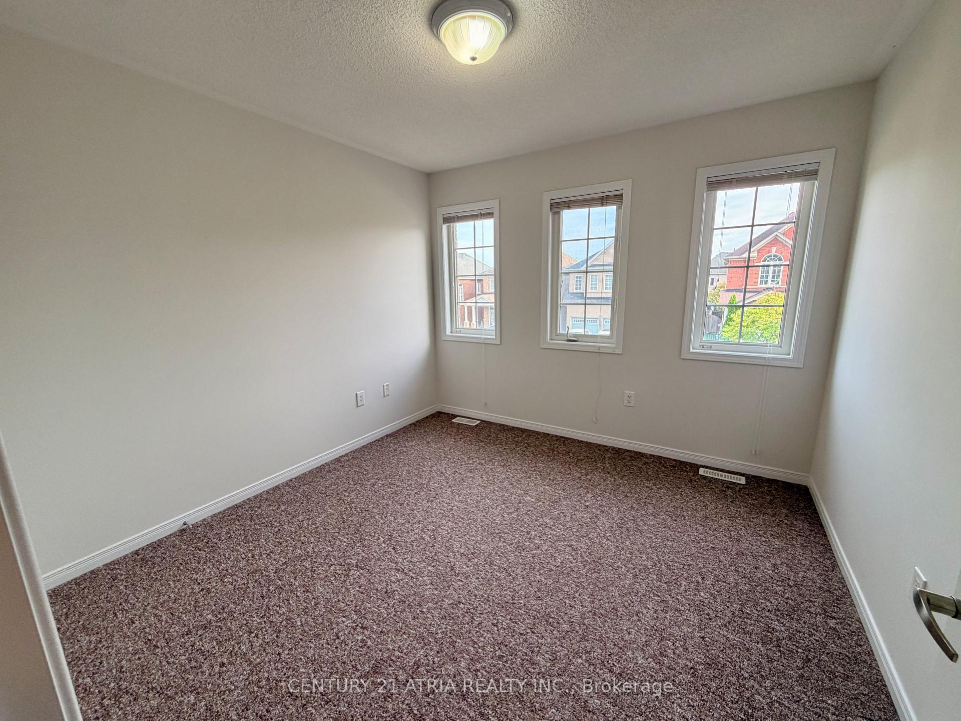 Photo 30 of 101 Elliottglen Drive, Ajax, Northeast Ajax — HOMEH