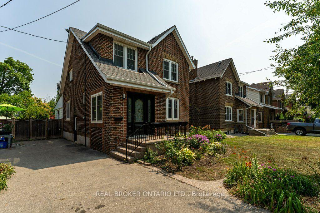 Photo of 39 Court Street N