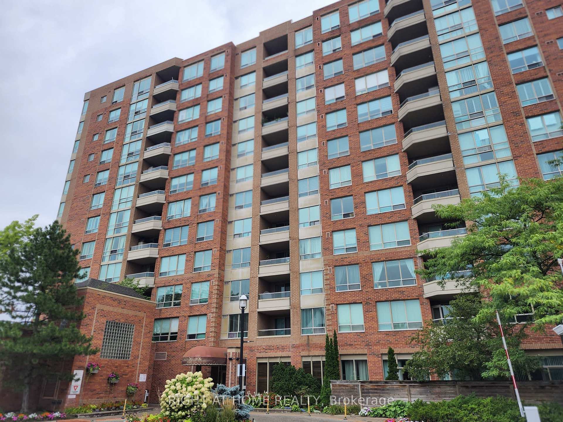 Photo of Unit 205, 850 Steeles Avenue W