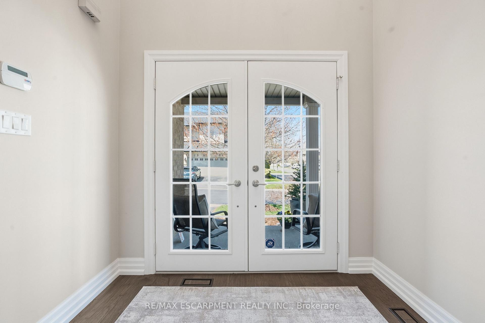 Photo 5 of Unit 40, 441 Stonehenge Drive, Hamilton, Meadowlands — HOMEH