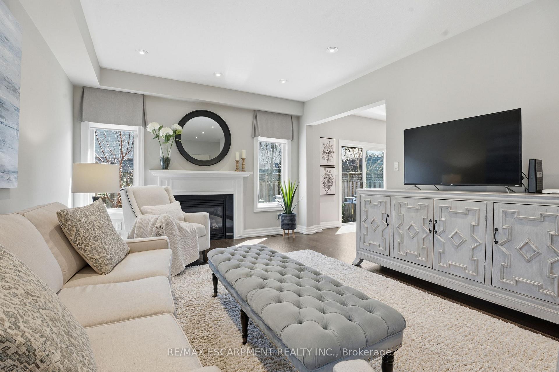 Photo 11 of Unit 40, 441 Stonehenge Drive, Hamilton, Meadowlands — HOMEH