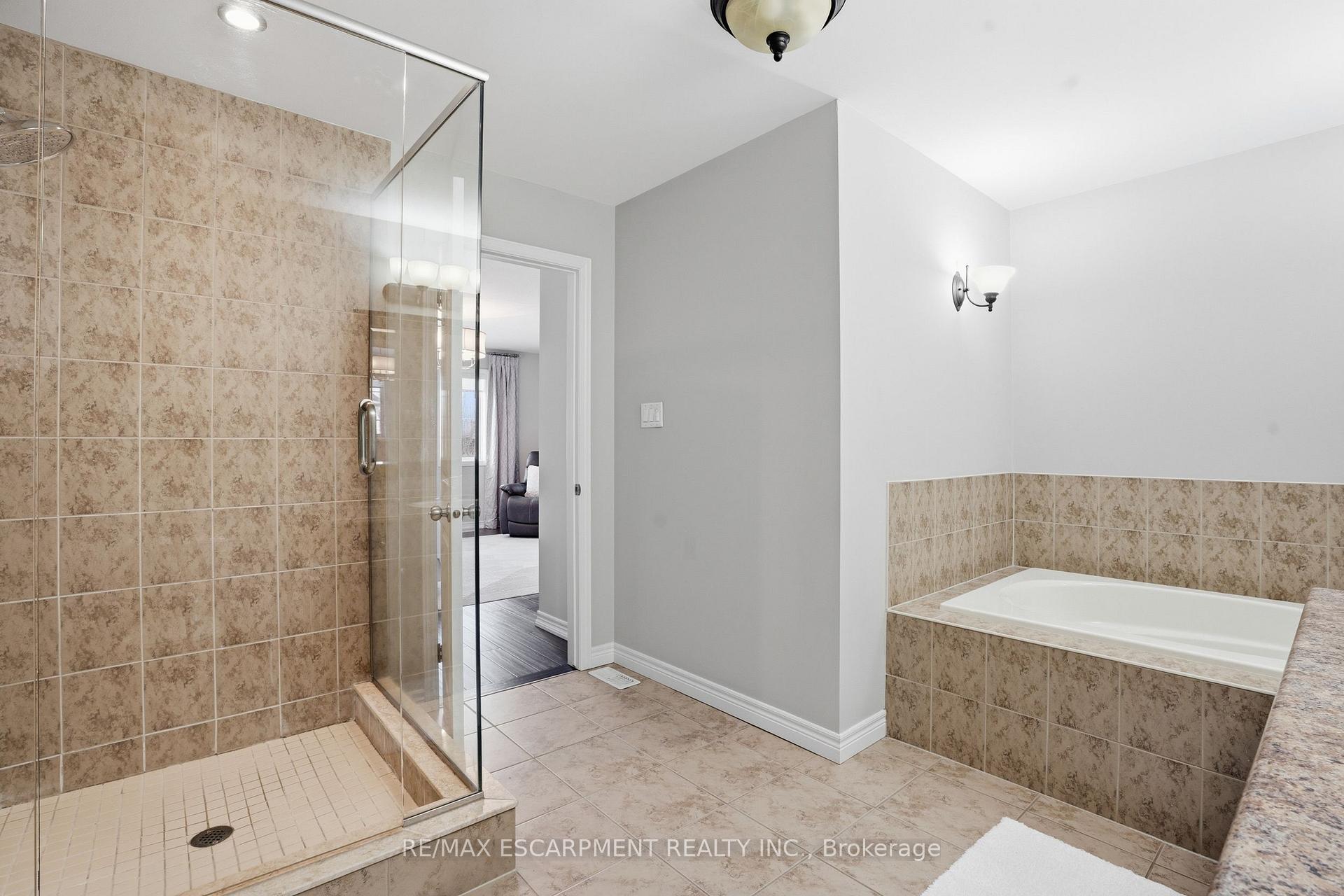 Photo 45 of Unit 40, 441 Stonehenge Drive, Hamilton, Meadowlands — HOMEH