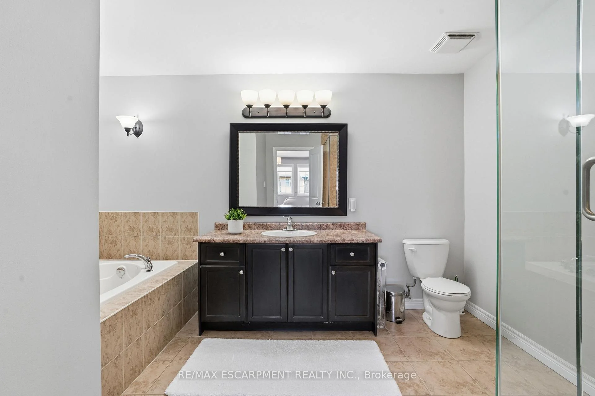 Photo 40 of Unit 40, 441 Stonehenge Drive, Hamilton, Meadowlands — HOMEH