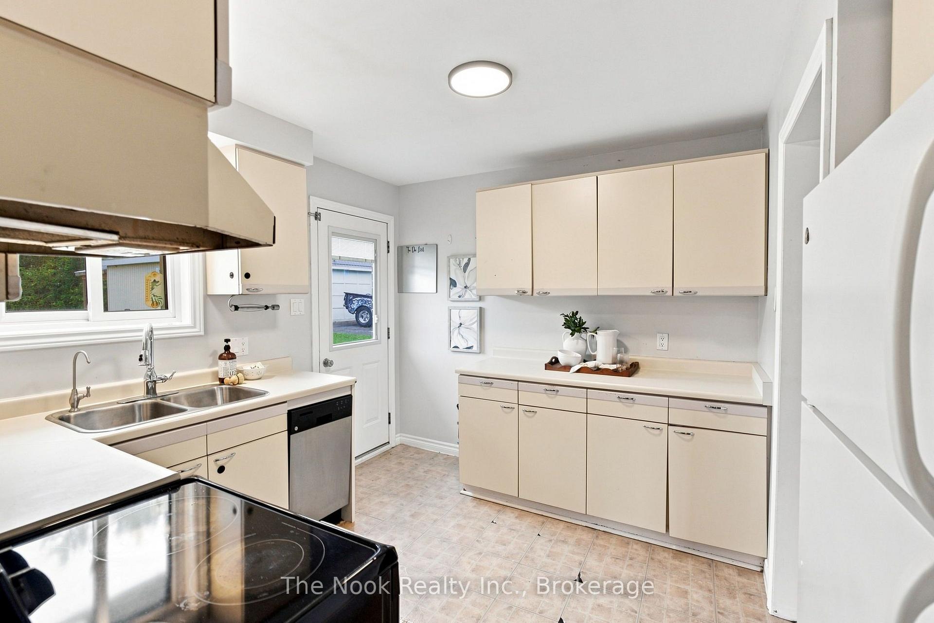 Photo 18 of 24 Cedar Ridge Drive, Kawartha Lakes, Mariposa — HOMEH