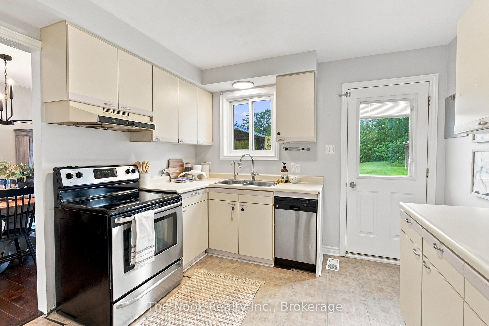 Photo 19 of 24 Cedar Ridge Drive, Kawartha Lakes, Mariposa — HOMEH