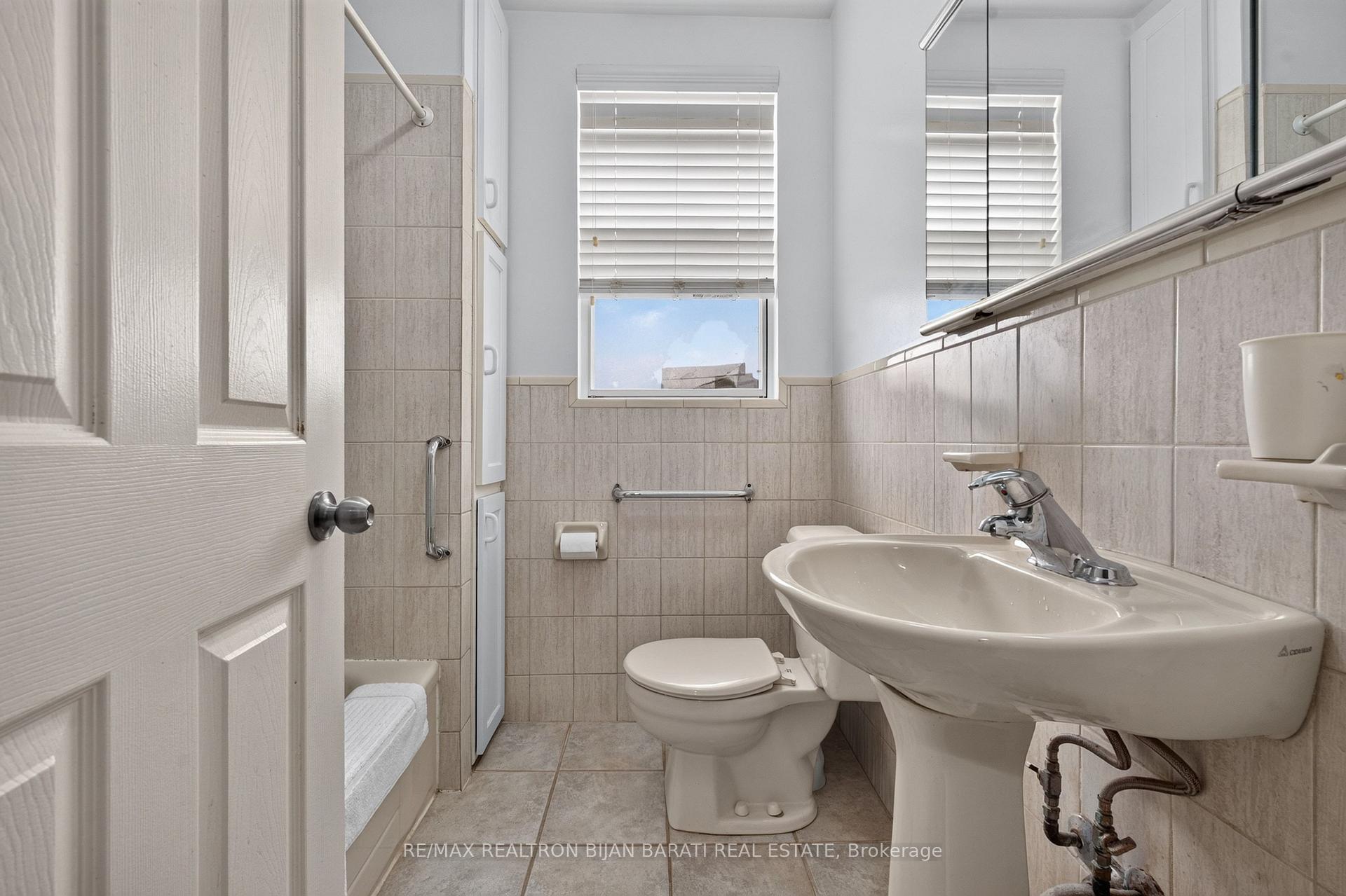 Photo 19 of 67 Princess Avenue, North York, Willowdale East — HOMEH