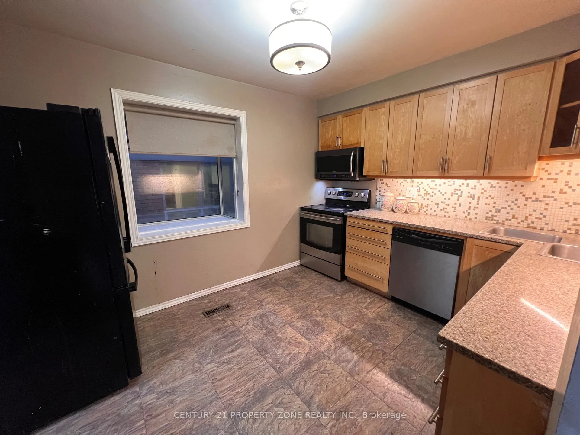 Photo 24 of 6 Roehampton Crescent W, Brampton, Brampton South — HOMEH