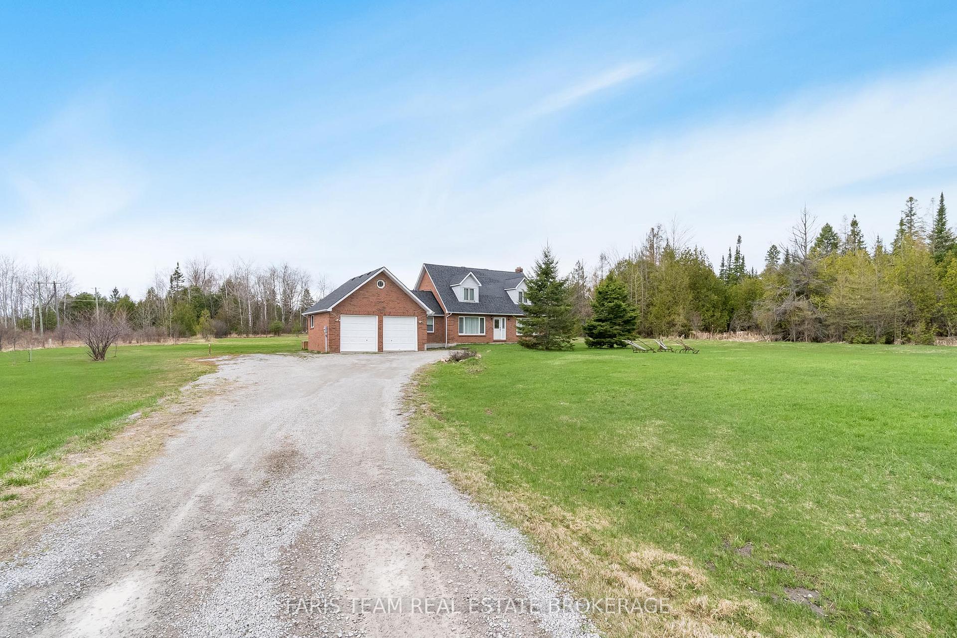 Photo 2 of 2104 Newton Street, Tay, Rural Tay — HOMEH