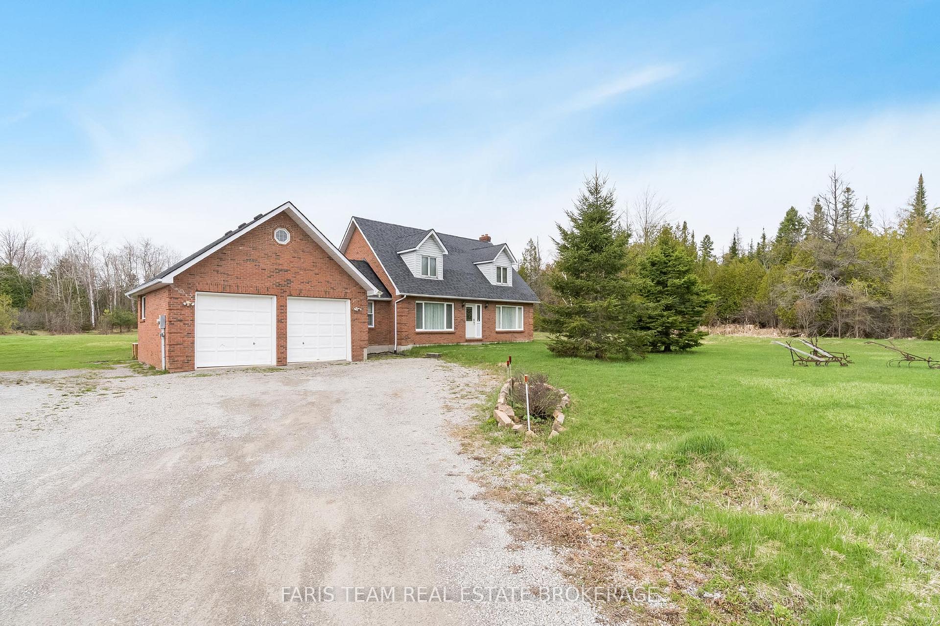 Photo 3 of 2104 Newton Street, Tay, Rural Tay — HOMEH