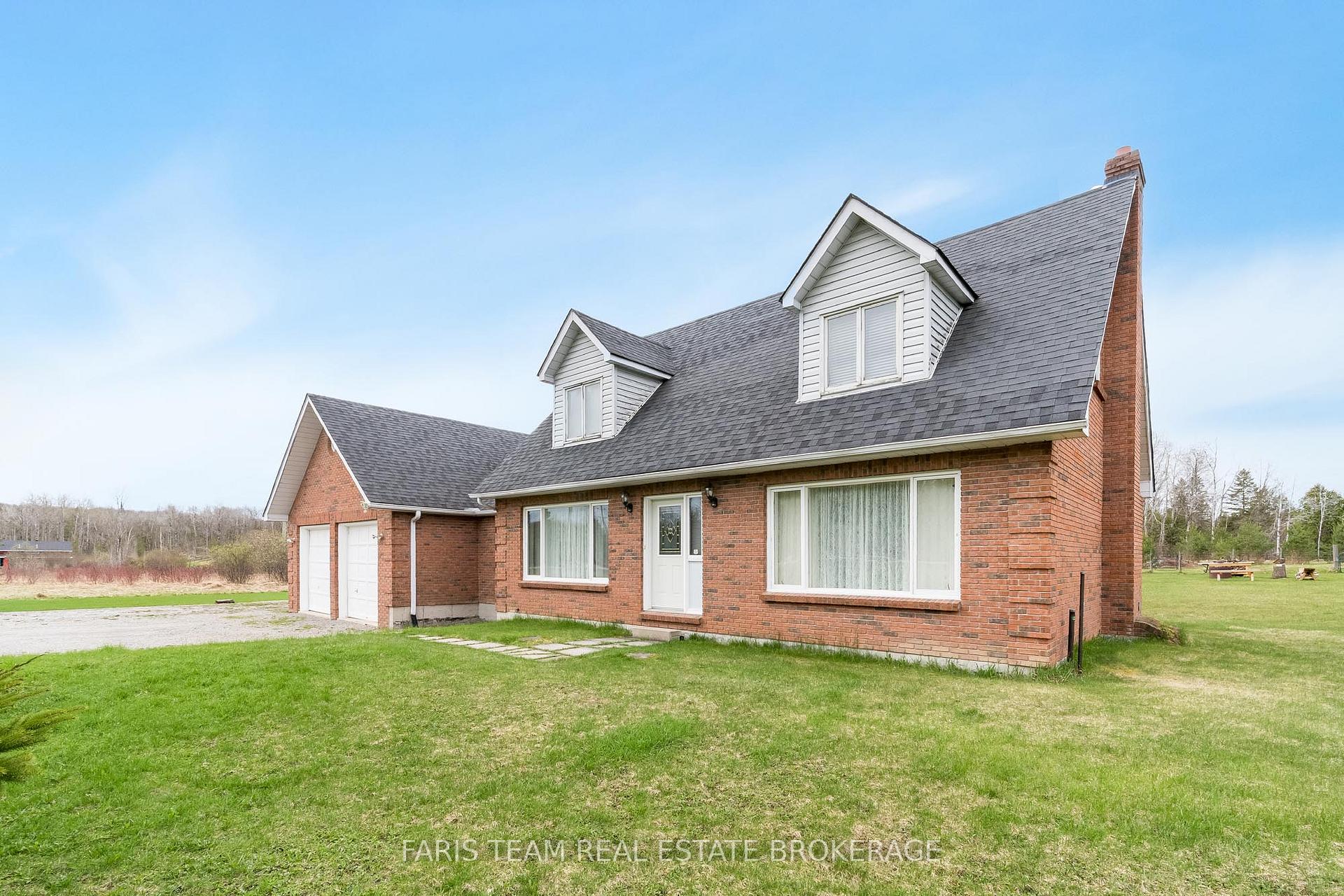 Photo 4 of 2104 Newton Street, Tay, Rural Tay — HOMEH