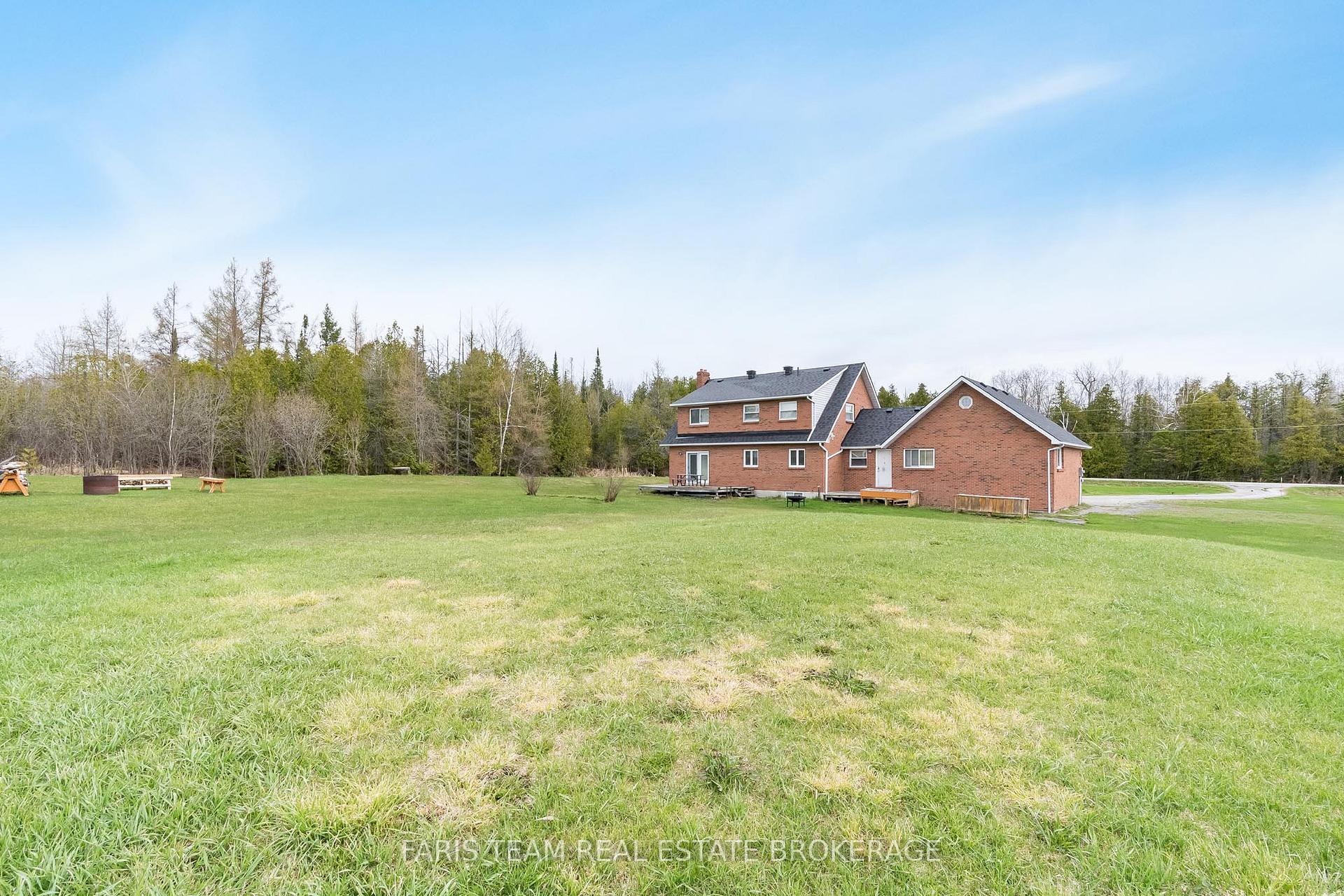 Photo 35 of 2104 Newton Street, Tay, Rural Tay — HOMEH