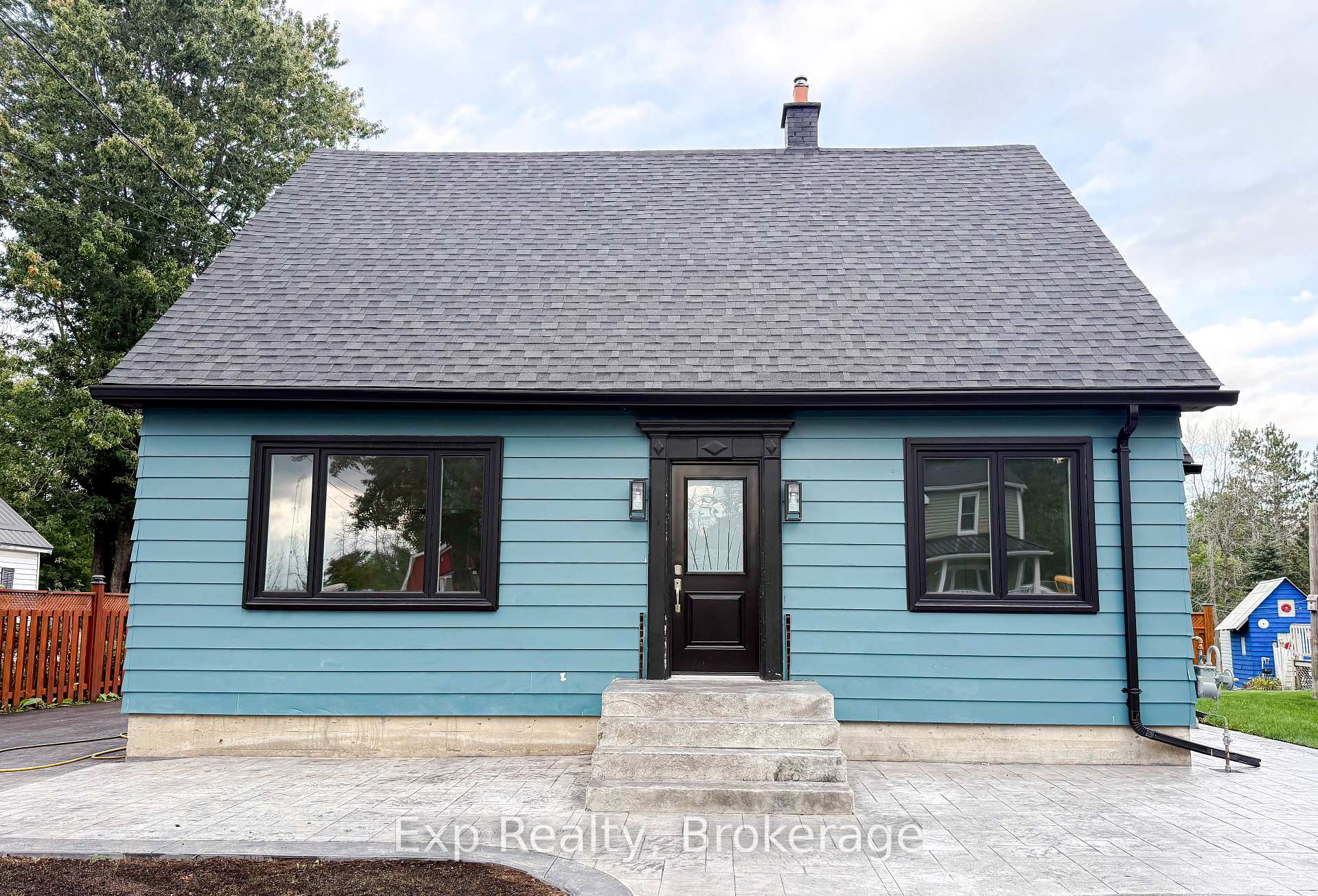 Photo 1 of 508 Ashley Street, Belleville, Thurlow Ward — HOMEH
