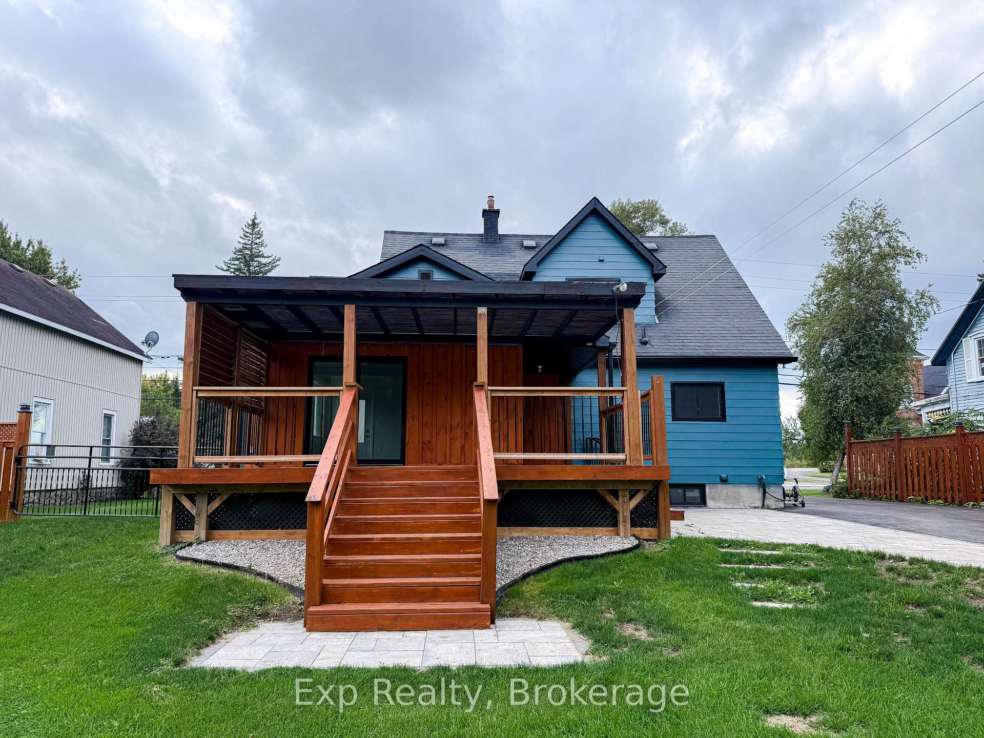 Photo 2 of 508 Ashley Street, Belleville, Thurlow Ward — HOMEH
