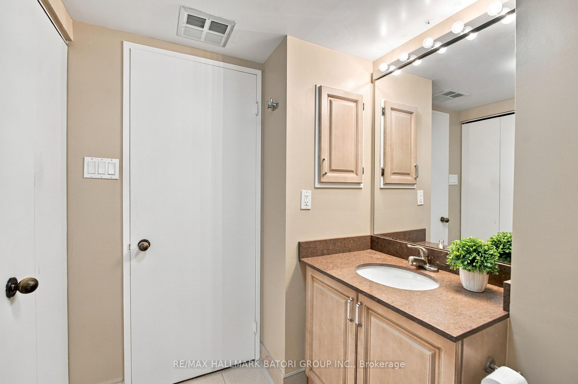 Photo 18 of Unit 702, 33 Elmhurst Avenue, North York, Lansing-Westgate — HOMEH