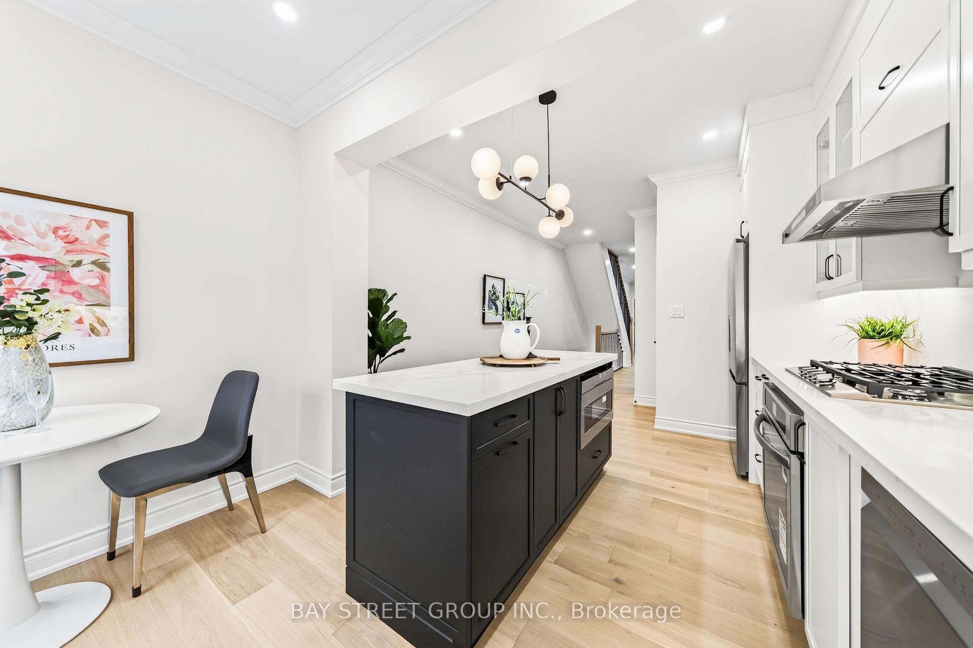 Photo 15 of 49 Emerson Avenue, Toronto, Dovercourt-Wallace Emerson-Junction — HOMEH