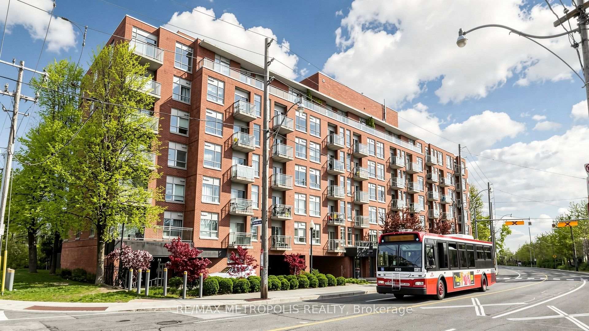 Front of Unit 614, 2495 Dundas Street W