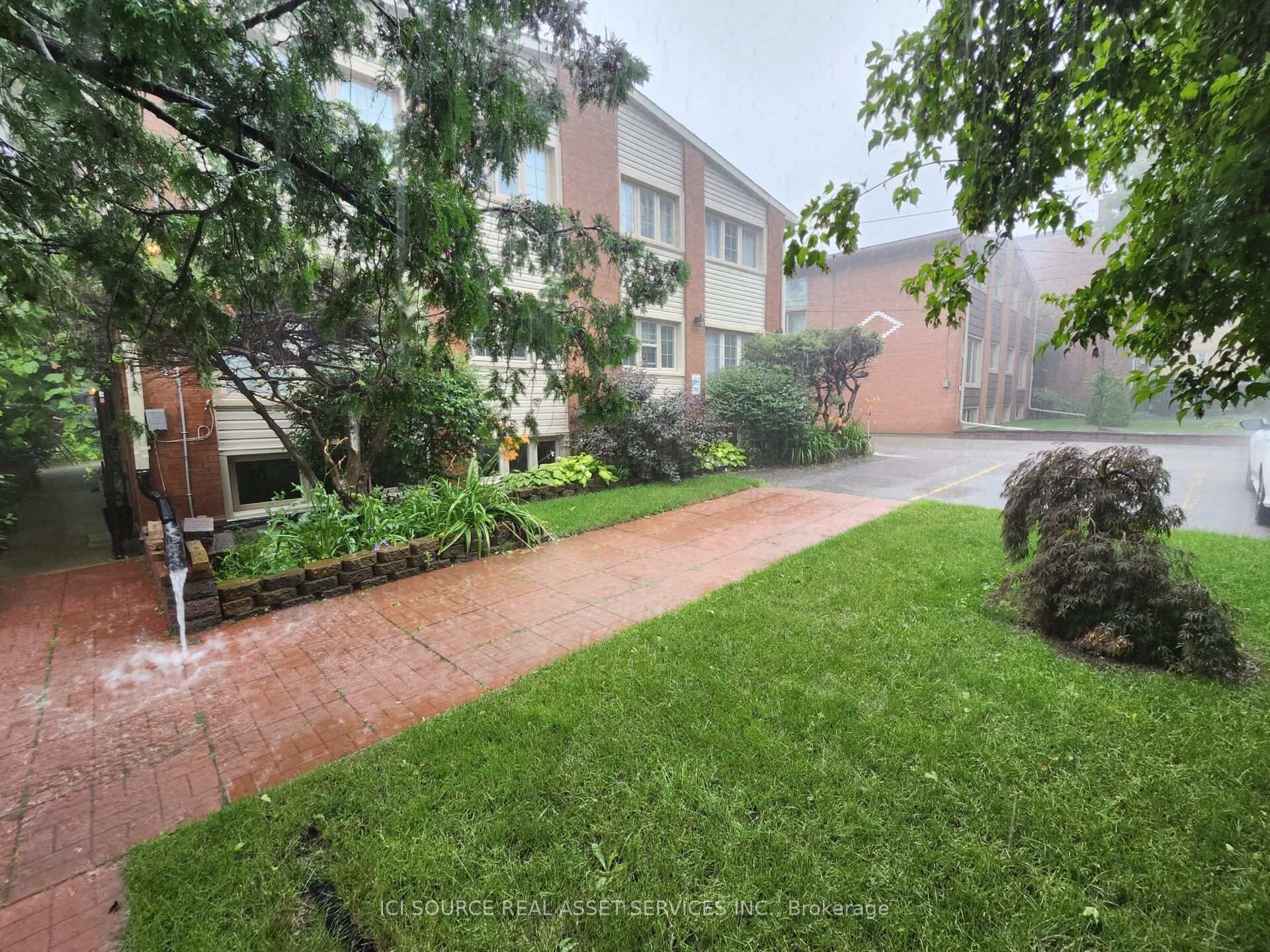 Photo 4 of 122 Lucas Street, Richmond Hill, Mill Pond — HOMEH