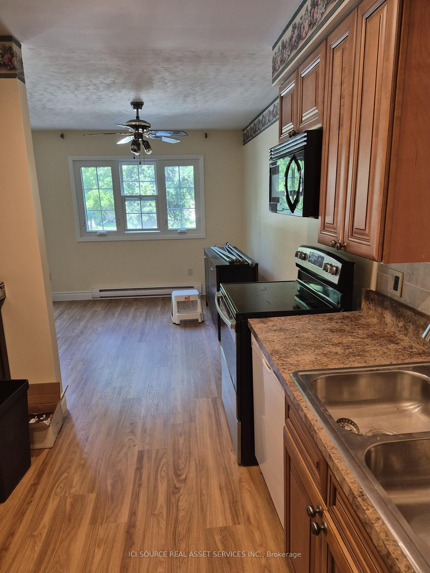 Photo 17 of 122 Lucas Street, Richmond Hill, Mill Pond — HOMEH