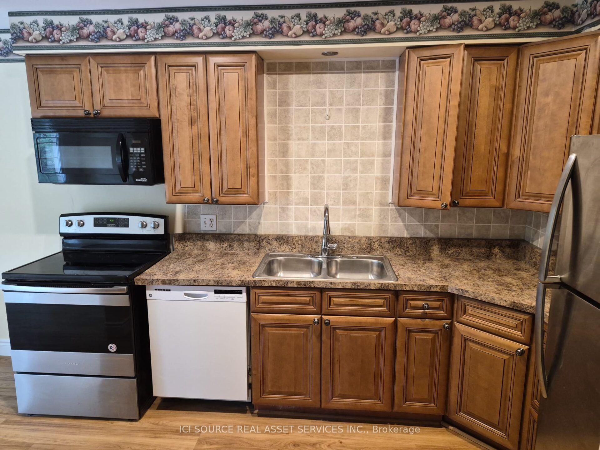 Photo 18 of 122 Lucas Street, Richmond Hill, Mill Pond — HOMEH