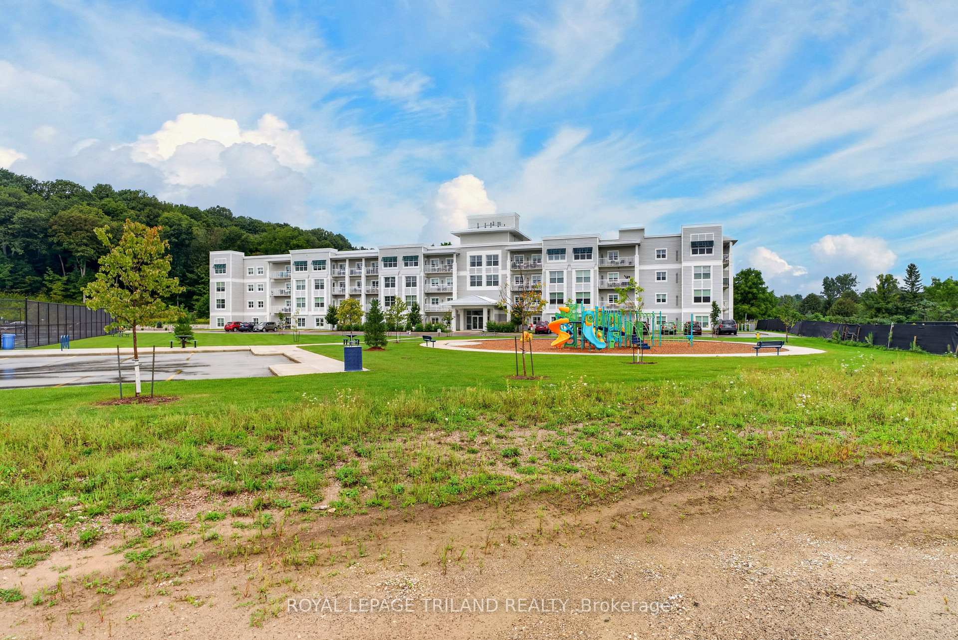 Photo 3 of Unit 102, 100 The Promenade, Central Elgin, Port Stanley — HOMEH