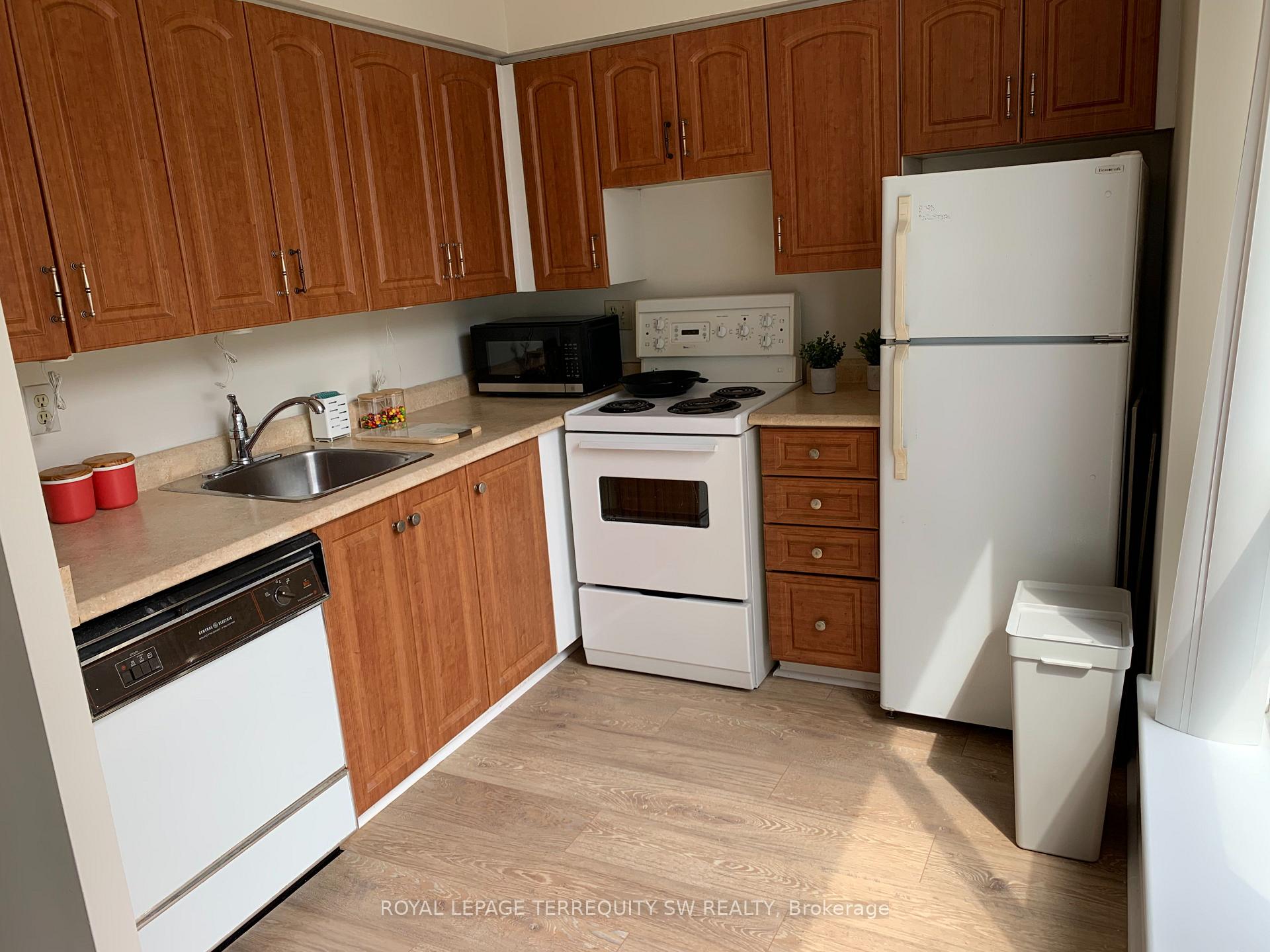 Photo 4 of Unit 1212C, 44 St. Joseph Street, Toronto, Bay Street Corridor — HOMEH