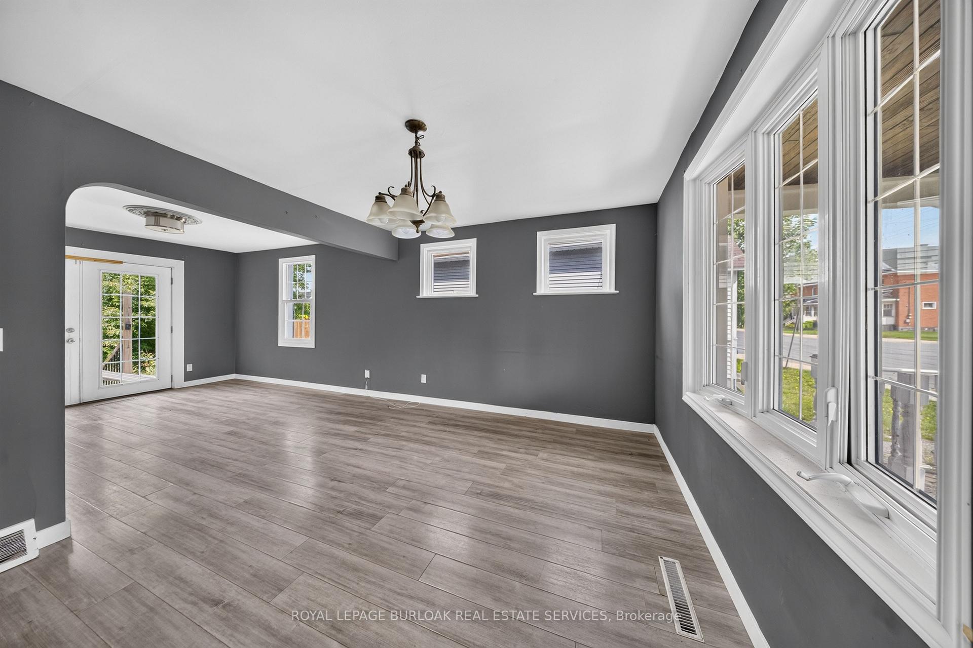 Photo 4 of 461 John Street, Sault Ste Marie, Ward 2 — HOMEH