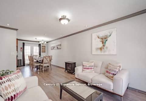 Photo 2 of Unit 1, 879 Stephenson Road E, Huntsville — HOMEH