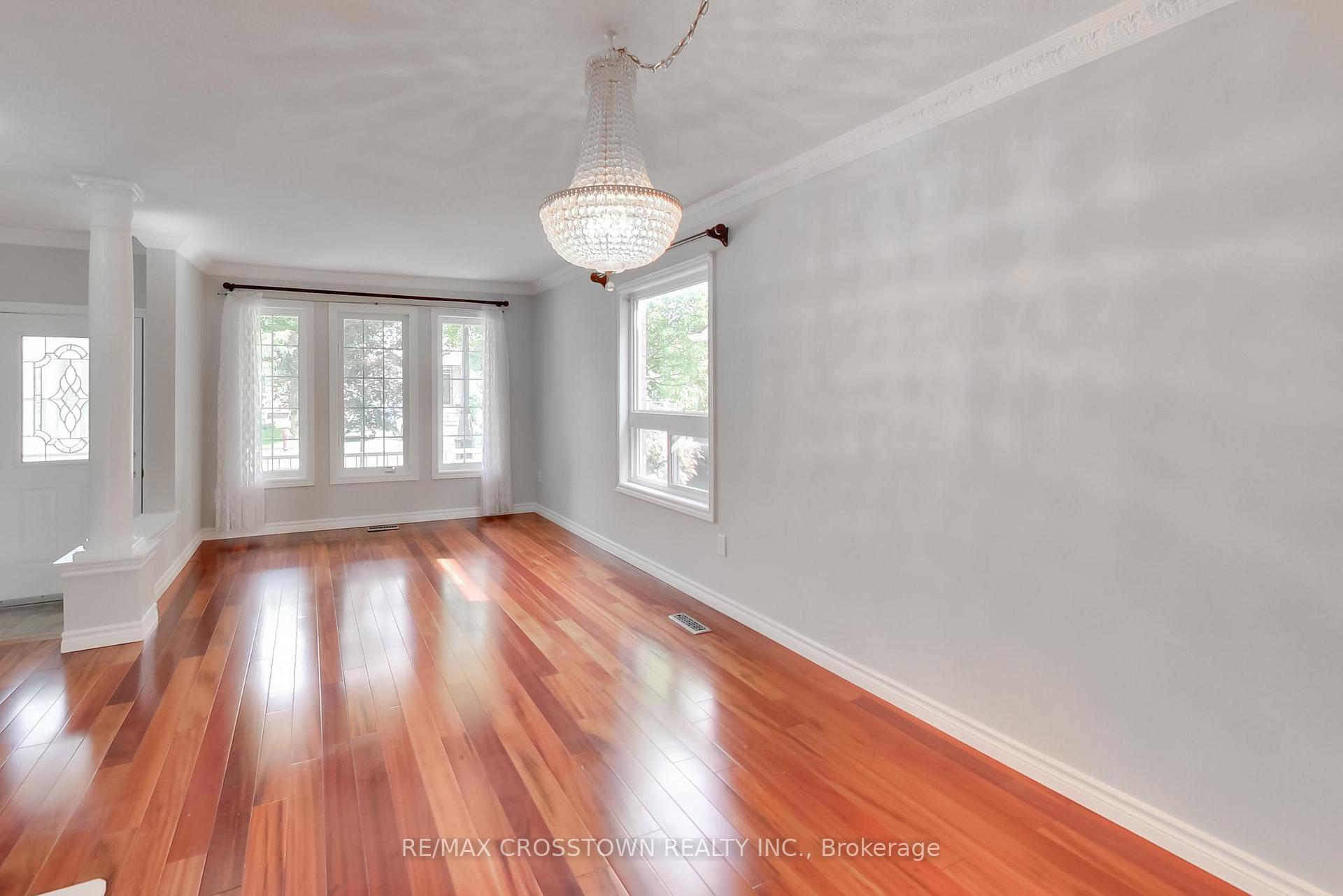 Photo 7 of 50 Petermann Street, Aurora, Bayview Northeast — HOMEH
