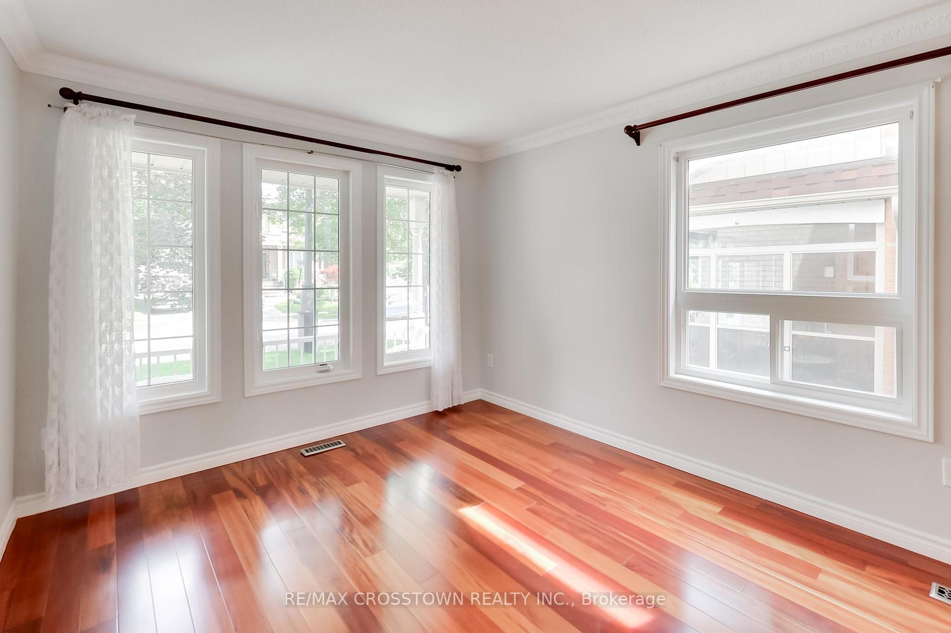 Photo 8 of 50 Petermann Street, Aurora, Bayview Northeast — HOMEH