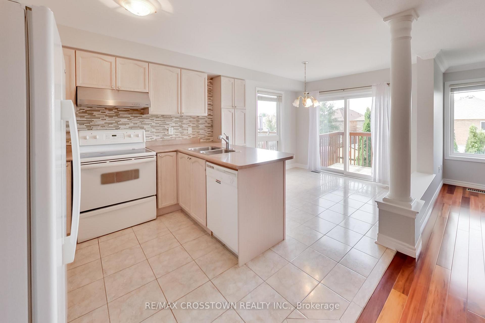 Photo 9 of 50 Petermann Street, Aurora, Bayview Northeast — HOMEH