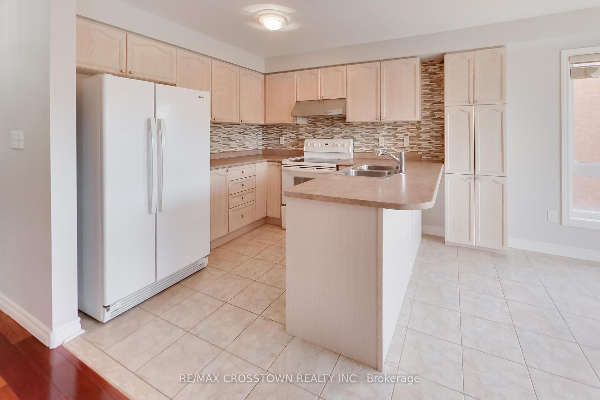 Photo 11 of 50 Petermann Street, Aurora, Bayview Northeast — HOMEH