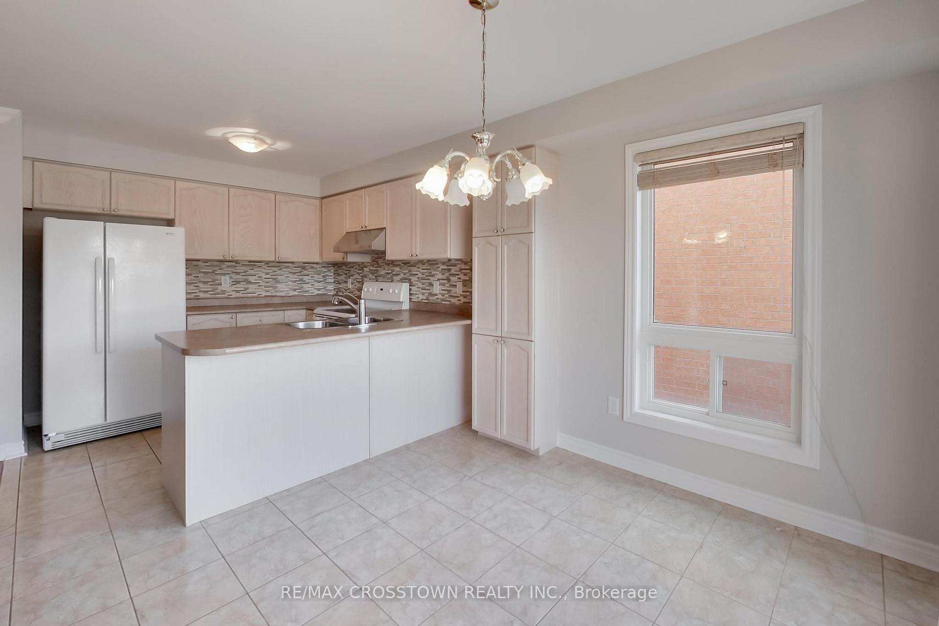 Photo 12 of 50 Petermann Street, Aurora, Bayview Northeast — HOMEH
