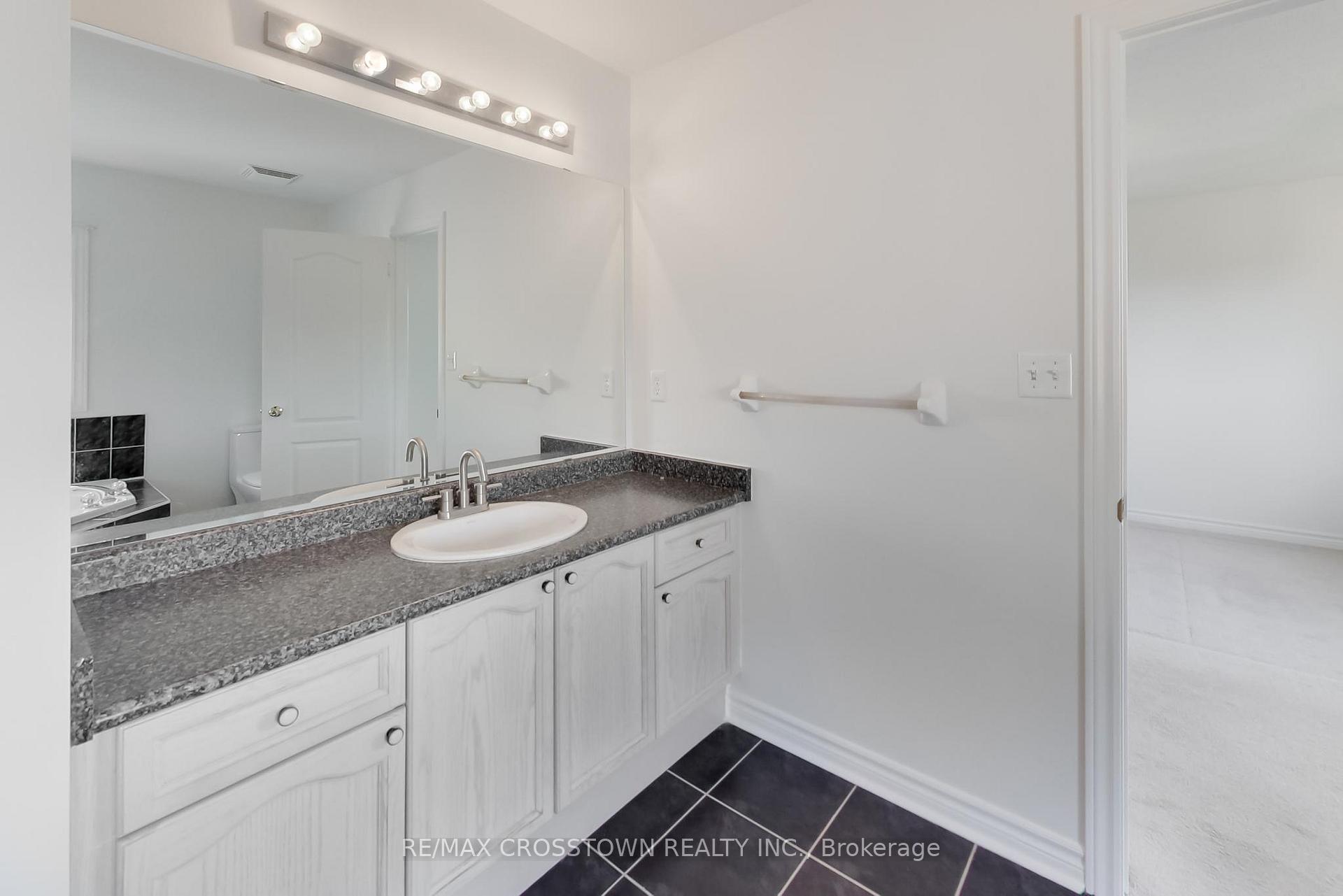 Photo 26 of 50 Petermann Street, Aurora, Bayview Northeast — HOMEH