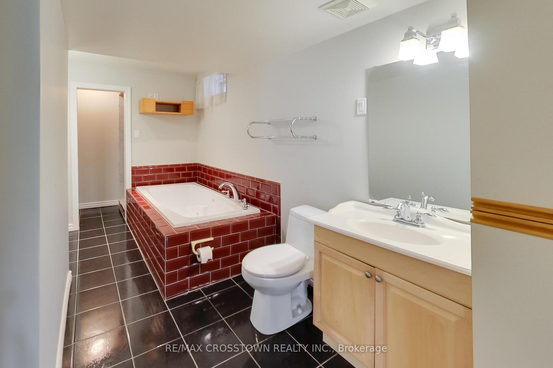 Photo 38 of 50 Petermann Street, Aurora, Bayview Northeast — HOMEH