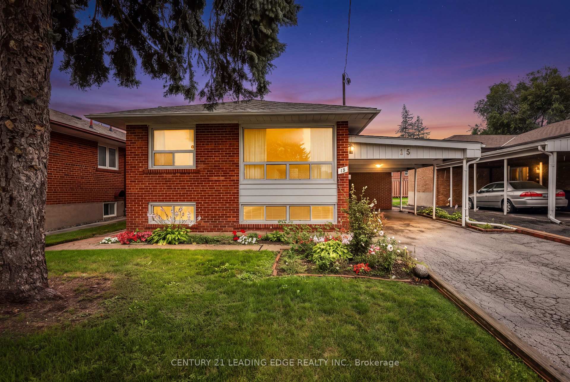 Photo 2 of 15 Wetherby Drive, Scarborough, Eglinton East — HOMEH