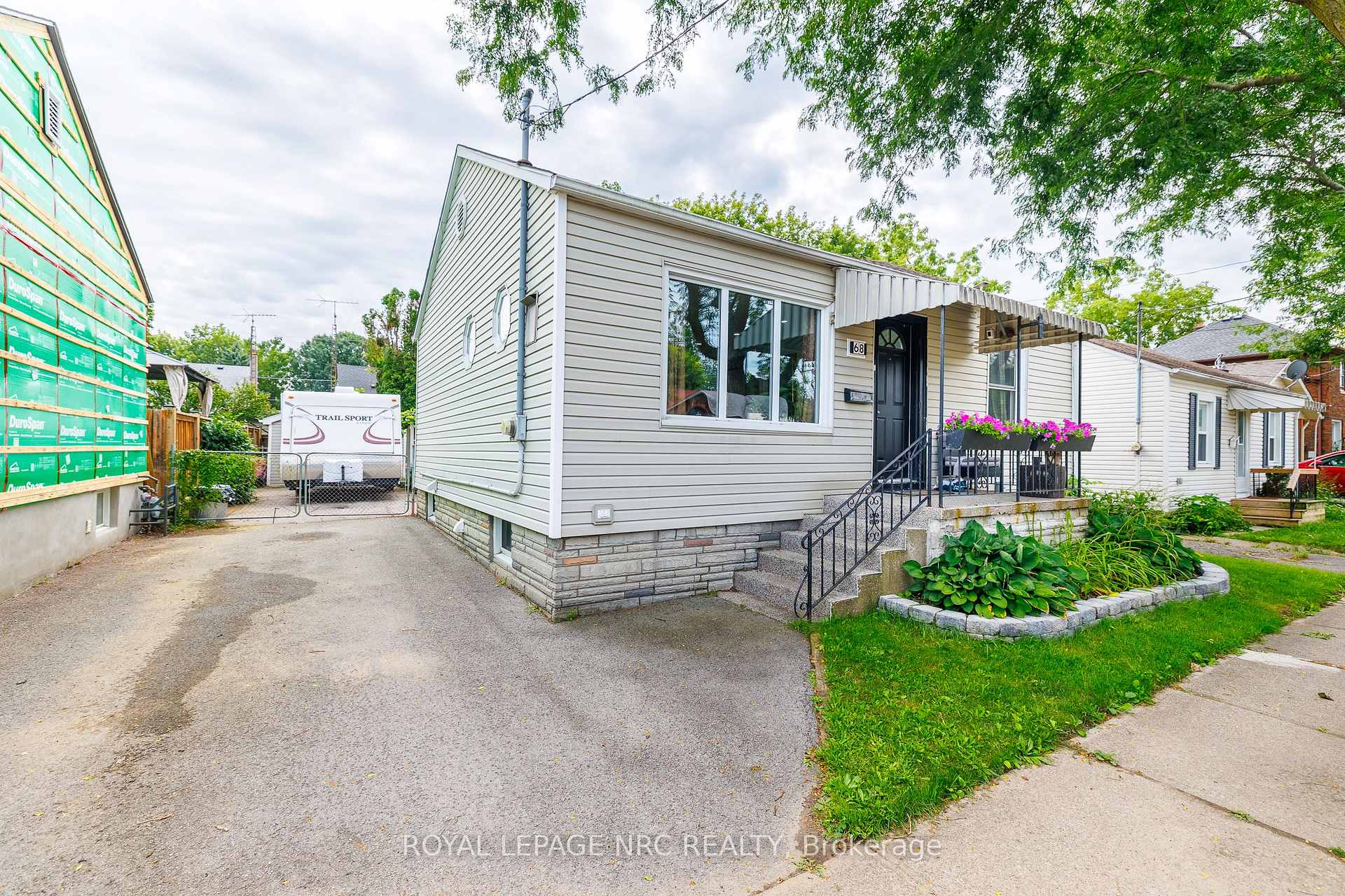 Photo 2 of 68 Carlton Street, St. Catharines, Downtown — HOMEH